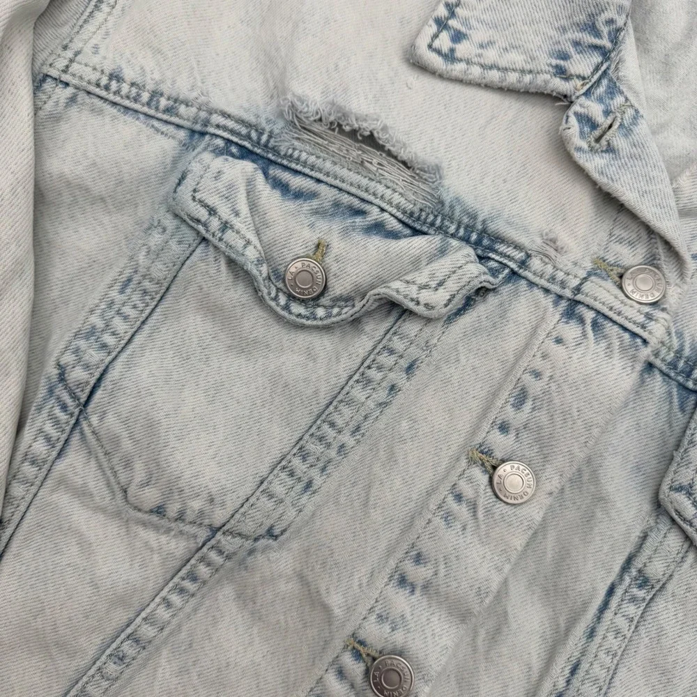 PacSun Womens Light Wash Distressed Cropped Denim Jacket Blue Size‎ M/L